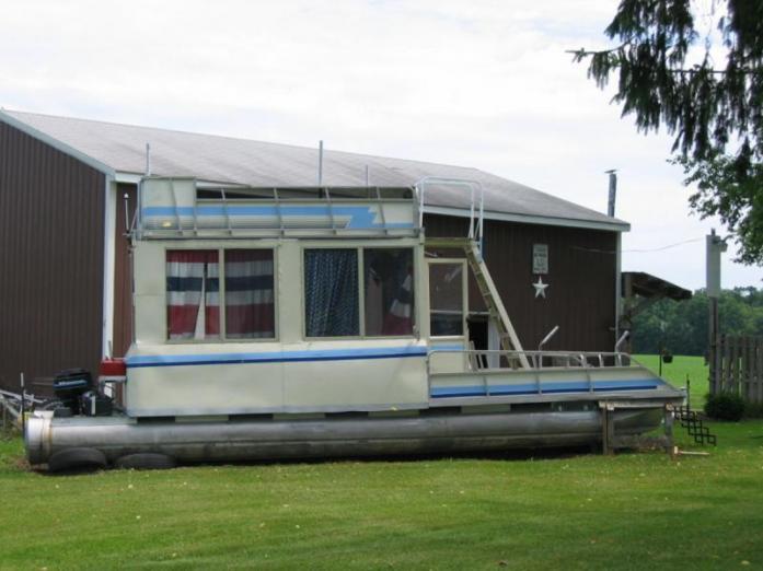 house boat for sale in Rockford, Michigan