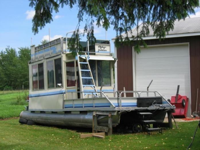 house boat for sale in Rockford, Michigan